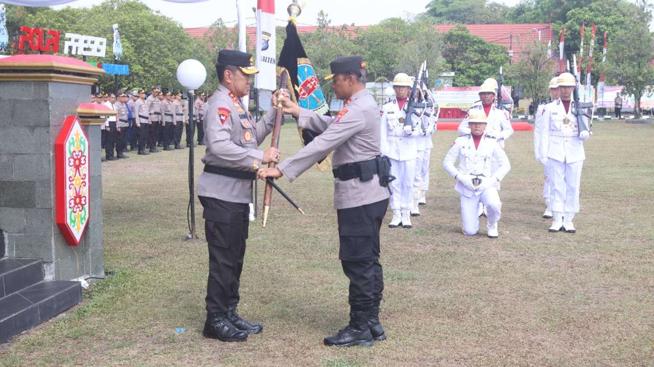 APEL WELCOME DAN FAREWELL PARADE Polda Kalteng Sambut Irjen Djoko