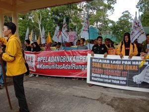 Menuntut Keadilan 2 Peladang, AMAN Demo Kantor DPRD