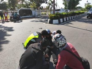 Langgar Rambu, Mobil Brio Vs CBR 150 R Bertabrakan