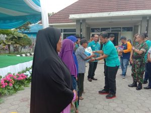 HUT KE-27, PT Pelindo III Kumai bagi 2.000 Paket Sembako Murah