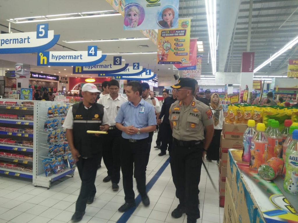 sidak polres kobar ke hypermart