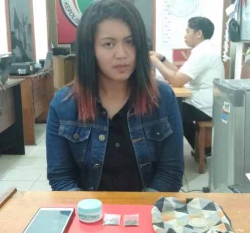 wanita pembawa ganja di sampit