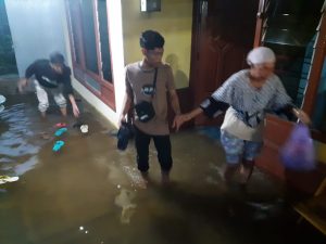 Sungai Meluap Merendam 3 Kelurahan di Kumai