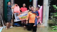 Relawan PKS Lamandau Bantu Langsung ke Rumah- rumah Warga Terdampak Banjir