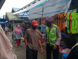 Polres Pulpis Atur Lalin dan Ingatkan Prokes Pengunjung Pasar Kamis