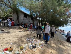 Wabup Turun Tangan Bersihkan Pantai Ujung Pandaran