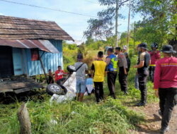 Jalan Licin, Toyota Hilux Masuk Parit