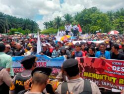 Ribuan Masyarakat Demo PT Tapian Nadenggan/Sinar Mas Group