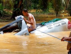 Banjir, Mobil Operasional Tualan Hulu Hanyut