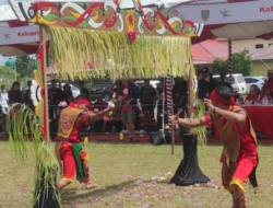 LAWANG SEKEPENG-Teknik Menyambut Tamu yang Melegenda