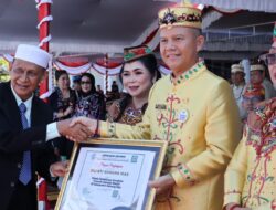 Bupati Gumas Terima Penghargaan LPPDSM BKPRMI