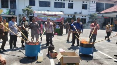 Kejari Palangka Raya Musnahkan Barbuk 80 Perkara