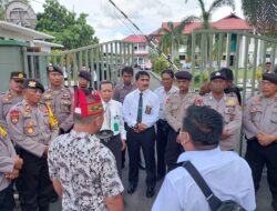 Datangi PT Palangka Raya, Puluhan Massa Tuntut H Imron Dibebaskan  