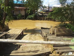 Jembatan Peninggalan Belanda Hanyut Diterjang Banjir