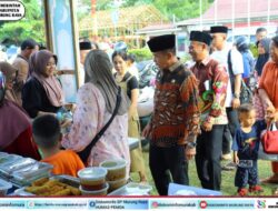 Warga Serbu Pasar Ramadan