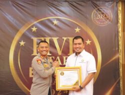 Kapolres Kobar Raih Penghargaan As The Most Inspiring Leader And Performing Excellent Of The Year