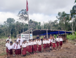 Di Kapuas, Siswa SDN-2 Kaburan Belajar di Tenda