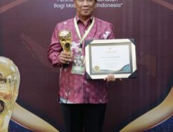 Pemkab Kobar Raih Penghargaan UHC Award Kategori Madya 