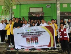 Mahasiswa FKIP UPR Gelar Pelatihan Media Pembelajaran Digital di SMPN 3 Sampit