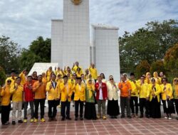 HUT KE-60 PARTAI GOLKAR-Abdul Razak Ziarah ke Makam Pahlawan