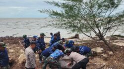 Tim Gabungan Monitoring Banjir Akibat Rob di Kumai