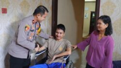 ANJANGSANA NATAL- Polres Kobar Kunjungi Personel yang Sakit Menahun