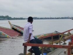 Kapal Susur Sungai Milik Pemkab Sampit Karam