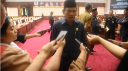 Arton Serahkan Berkas Pengangkatan Gubernur ke Kemendagri